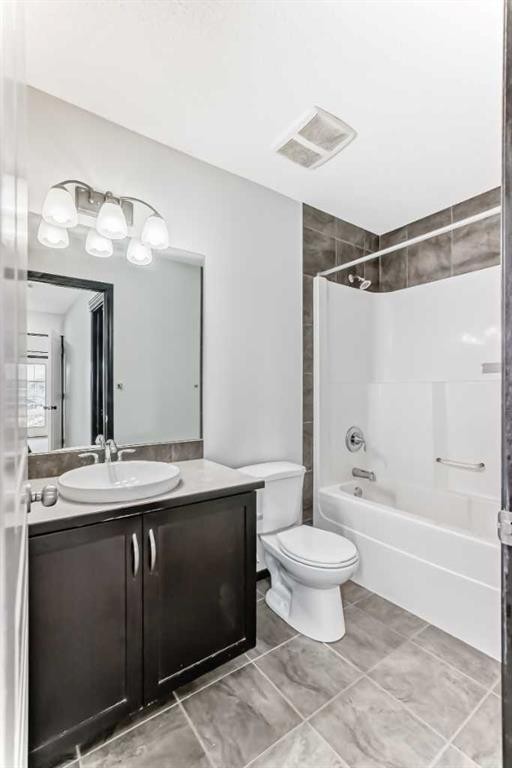 114 Autumn Circle Se, Calgary, AB - Indoor Photo Showing Bathroom