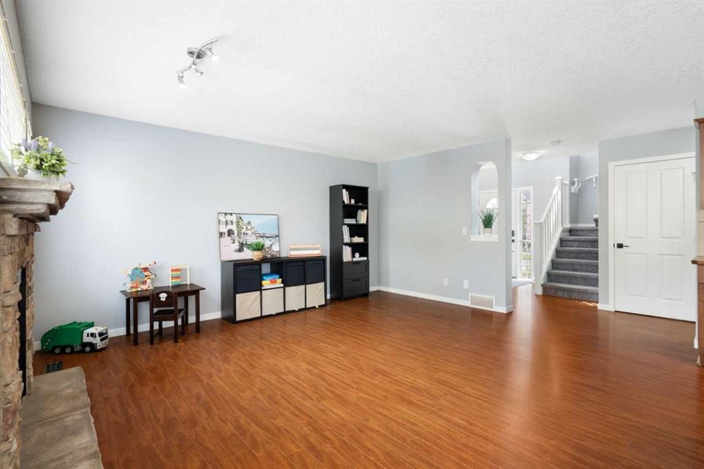 1876 New Brighton Drive Se, Calgary, AB