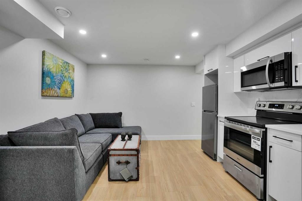 74 Castledale Way Ne, Calgary, AB - Indoor
