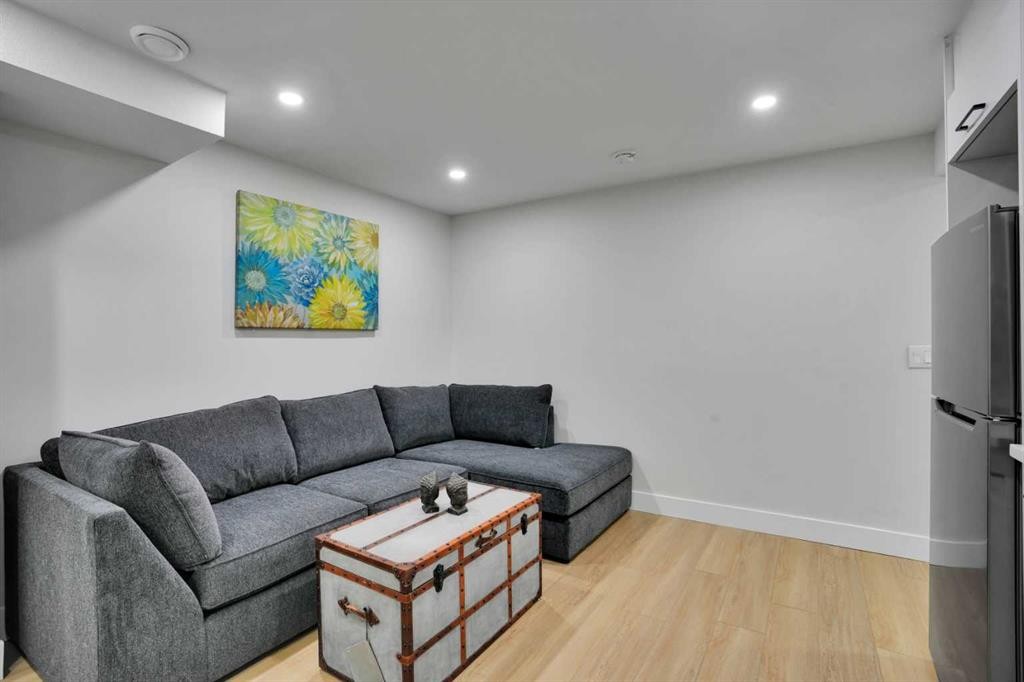 74 Castledale Way Ne, Calgary, AB - Indoor