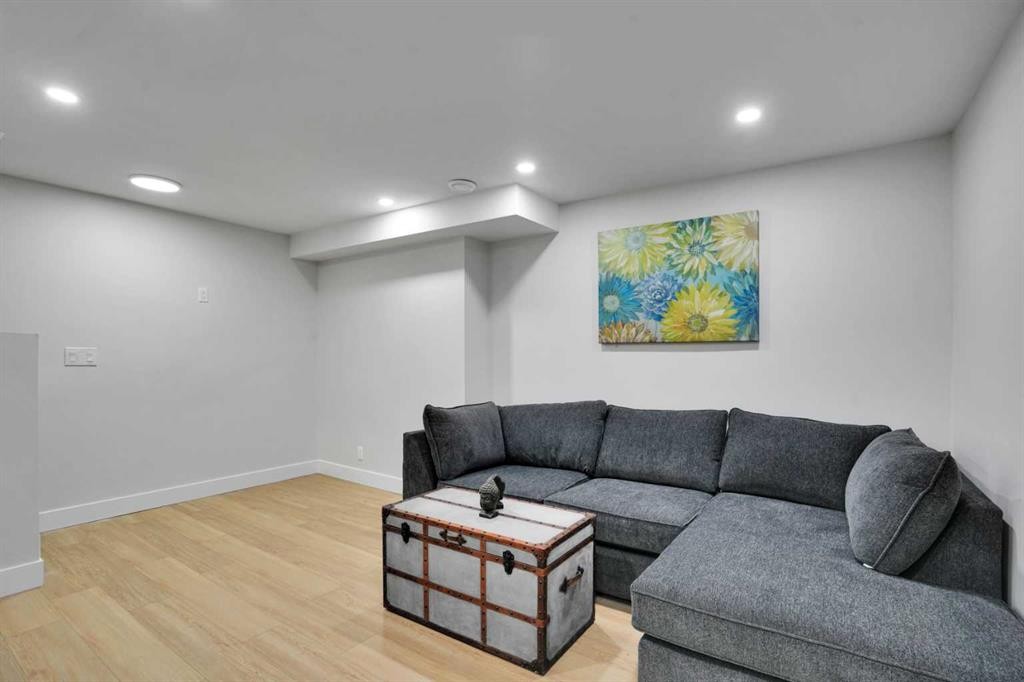 74 Castledale Way Ne, Calgary, AB - Indoor