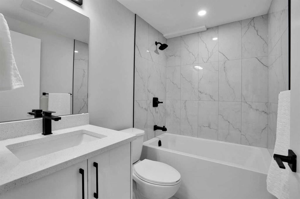 74 Castledale Way Ne, Calgary, AB - Indoor Photo Showing Bathroom