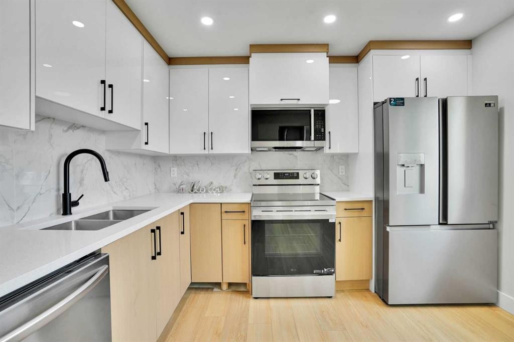 74 Castledale Way Ne, Calgary, AB - Indoor Photo Showing Kitchen With Stainless Steel Kitchen With Double Sink With Upgraded Kitchen