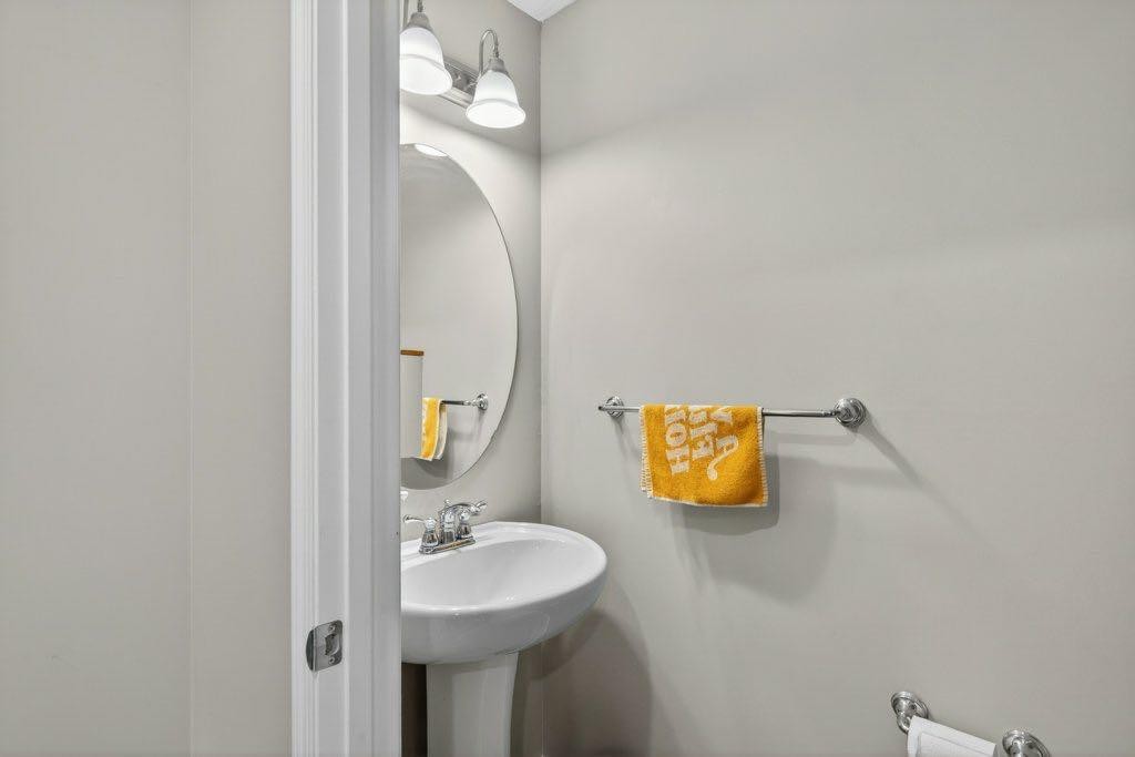 1012 Windsong Drive Sw, Airdrie, AB - Indoor Photo Showing Bathroom
