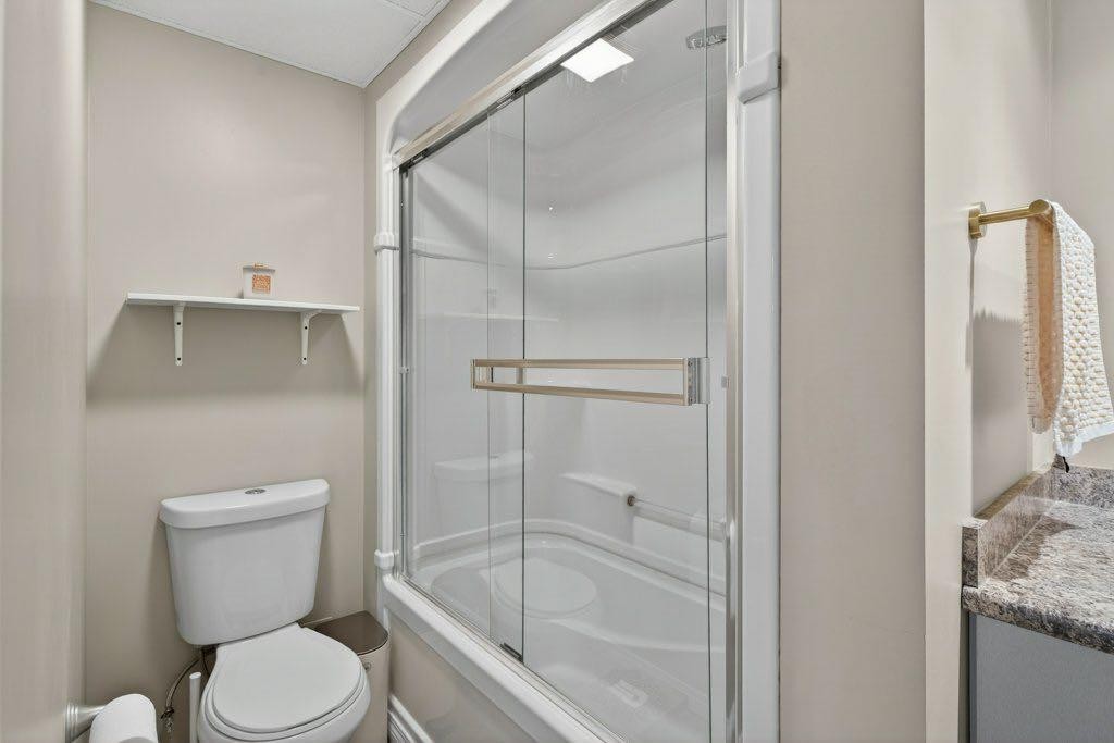 1012 Windsong Drive Sw, Airdrie, AB - Indoor Photo Showing Bathroom