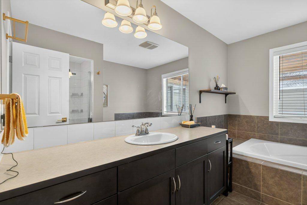 1012 Windsong Drive Sw, Airdrie, AB - Indoor Photo Showing Bathroom