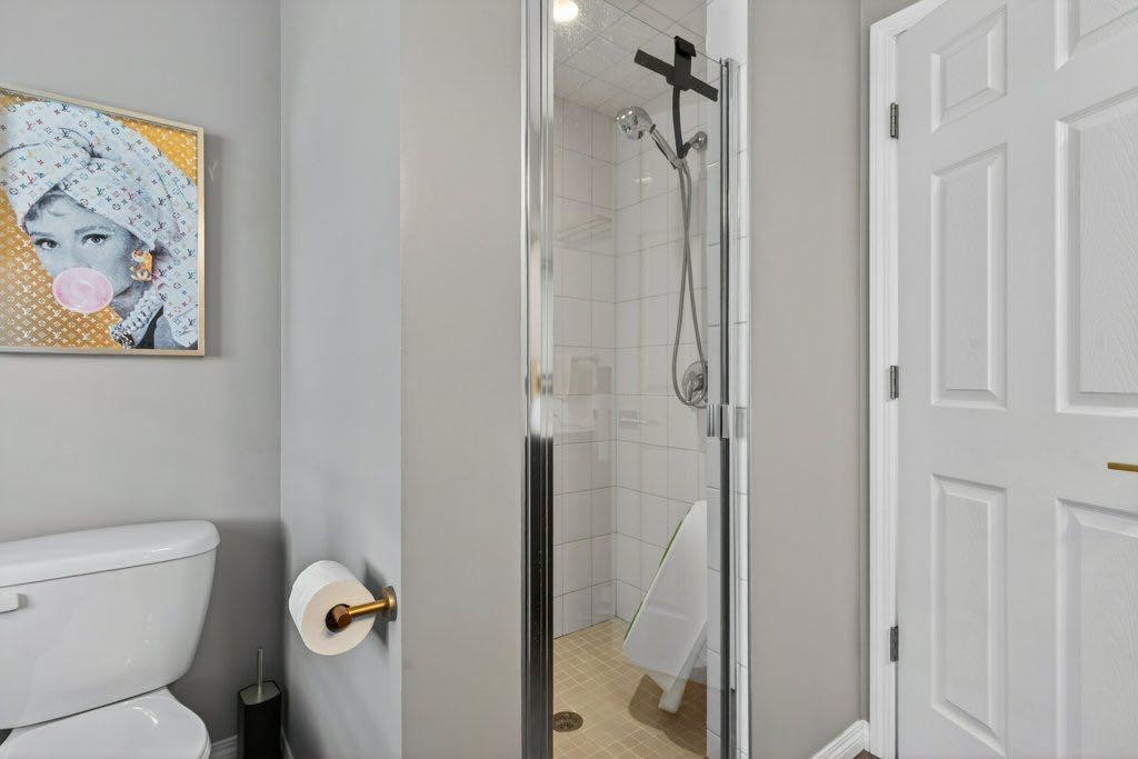 1012 Windsong Drive Sw, Airdrie, AB - Indoor Photo Showing Bathroom