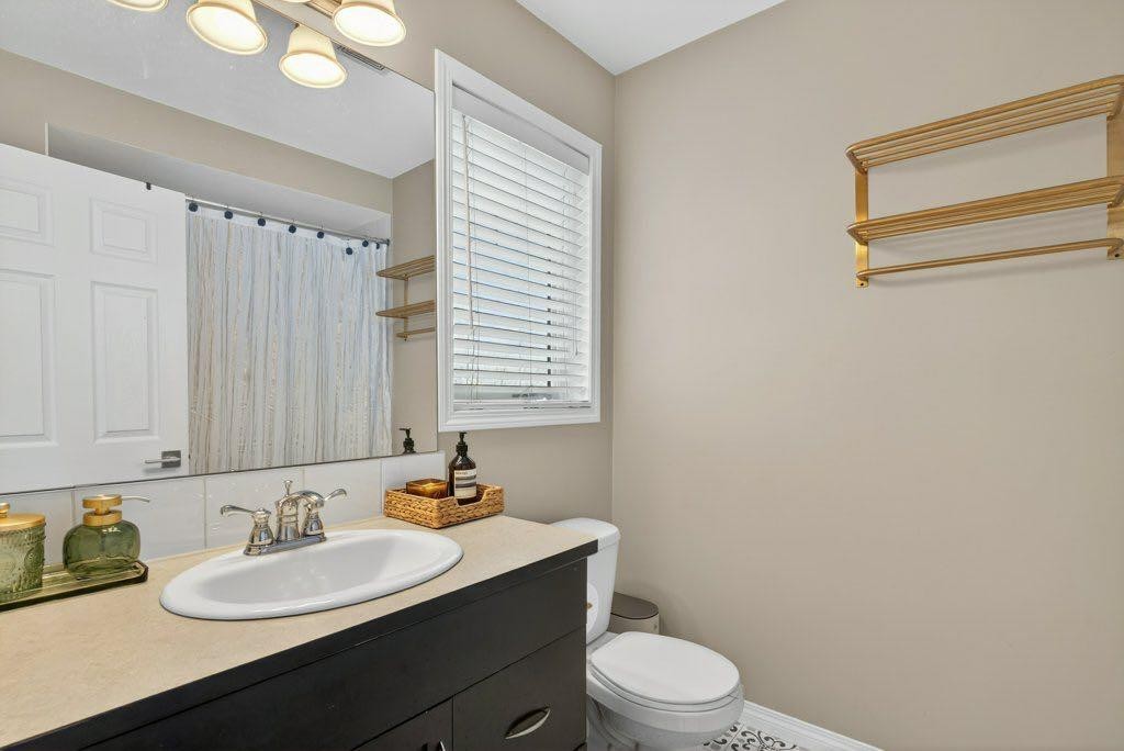 1012 Windsong Drive Sw, Airdrie, AB - Indoor Photo Showing Bathroom