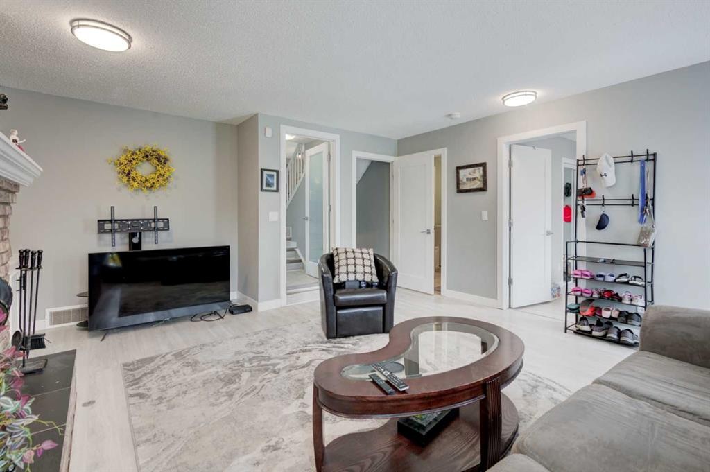 67 Deersaxon Circle Se, Calgary, AB - Indoor Photo Showing Living Room