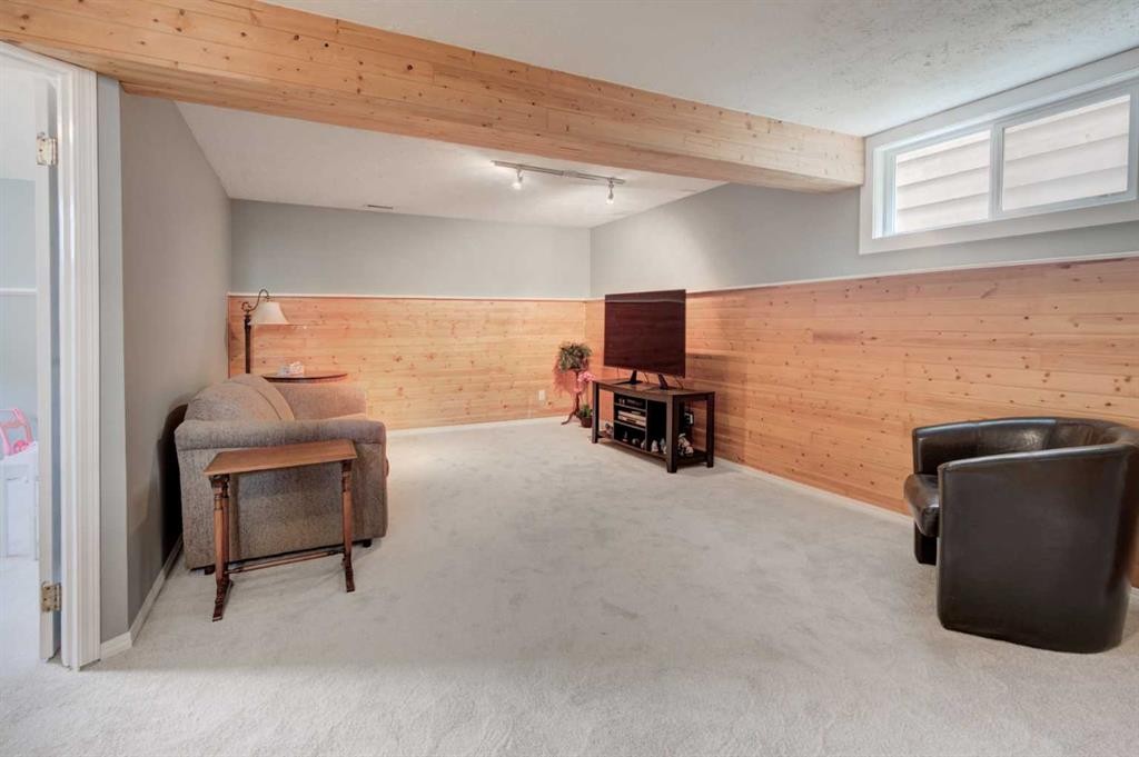 67 Deersaxon Circle Se, Calgary, AB - Indoor