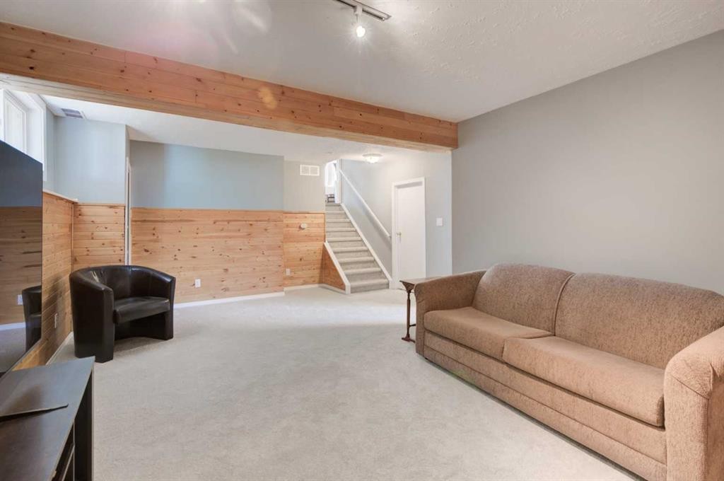 67 Deersaxon Circle Se, Calgary, AB - Indoor
