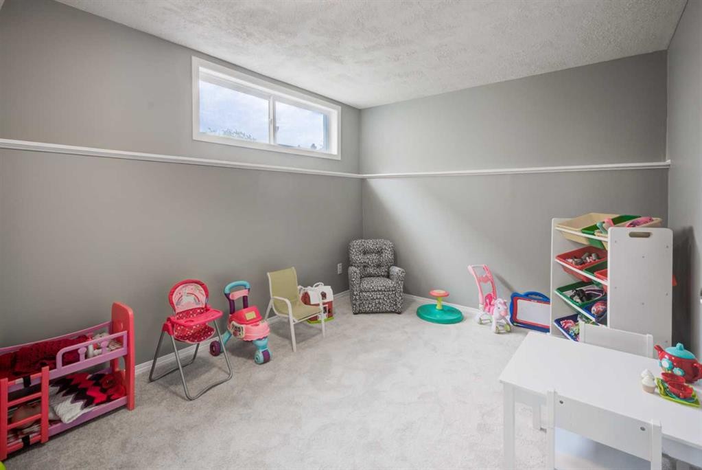 67 Deersaxon Circle Se, Calgary, AB - Indoor