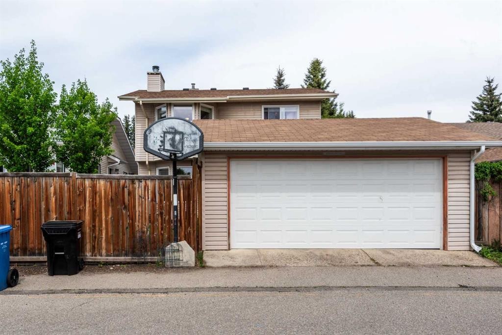 67 Deersaxon Circle Se, Calgary, AB - Outdoor With Exterior