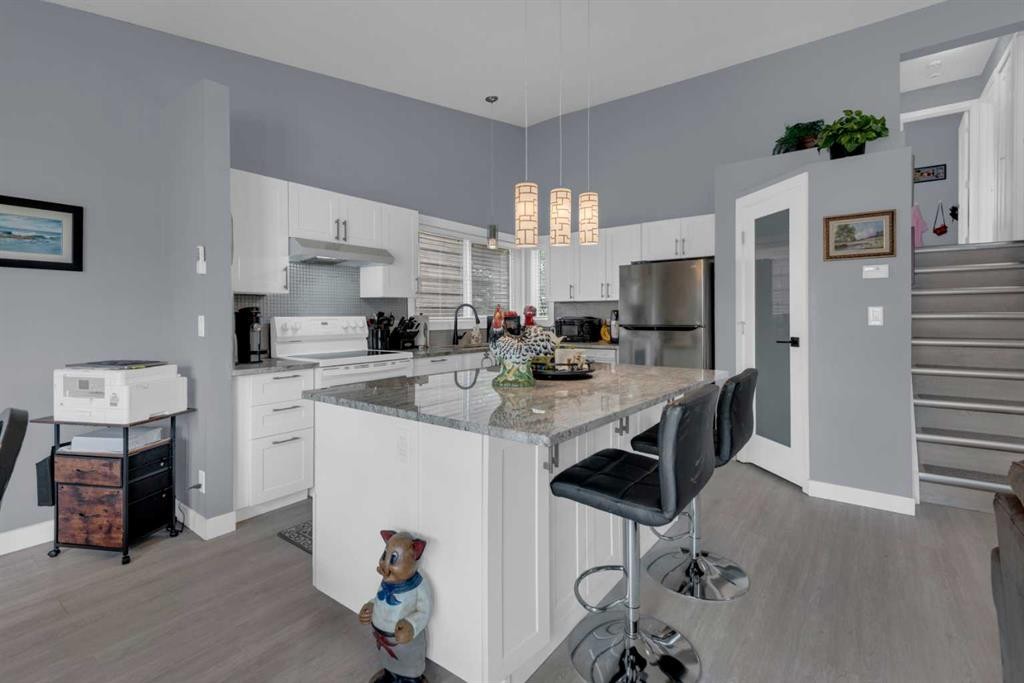 67 Deersaxon Circle Se, Calgary, AB - Indoor Photo Showing Kitchen