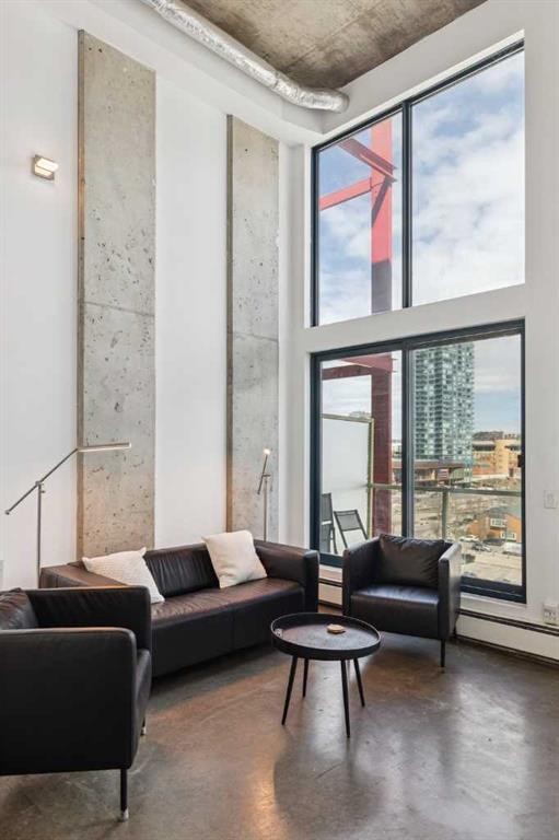 511-535 8 Avenue Se, Calgary, AB - Indoor Photo Showing Living Room