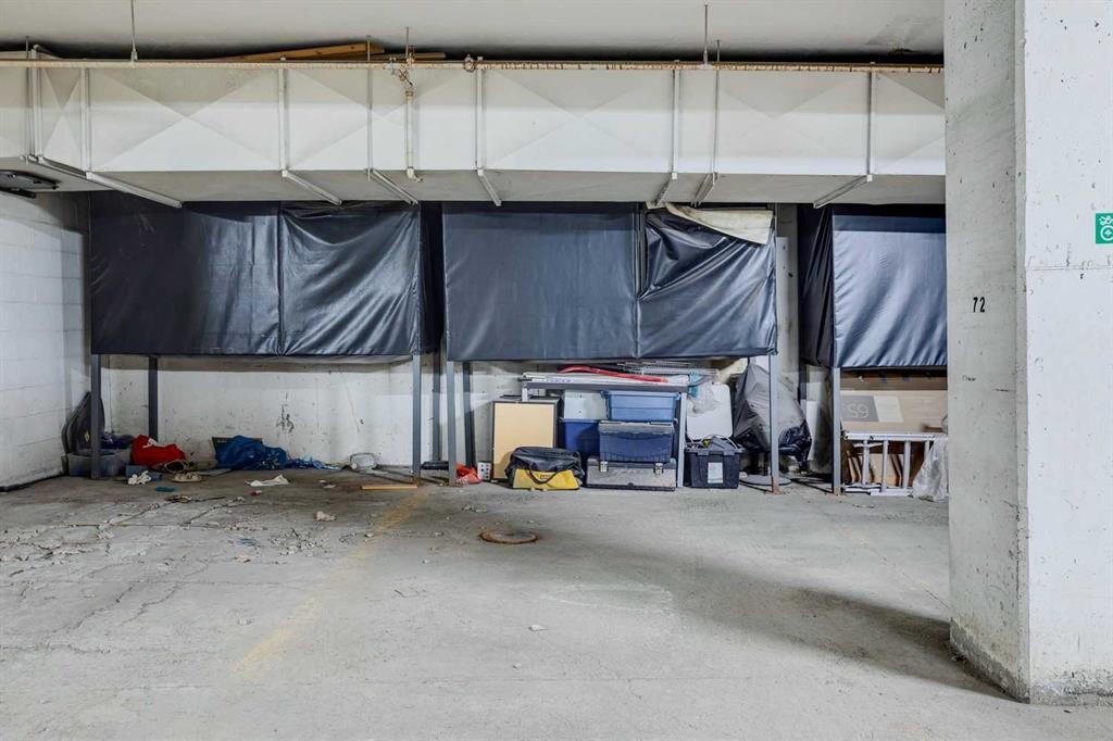 511-535 8 Avenue Se, Calgary, AB - Indoor Photo Showing Garage