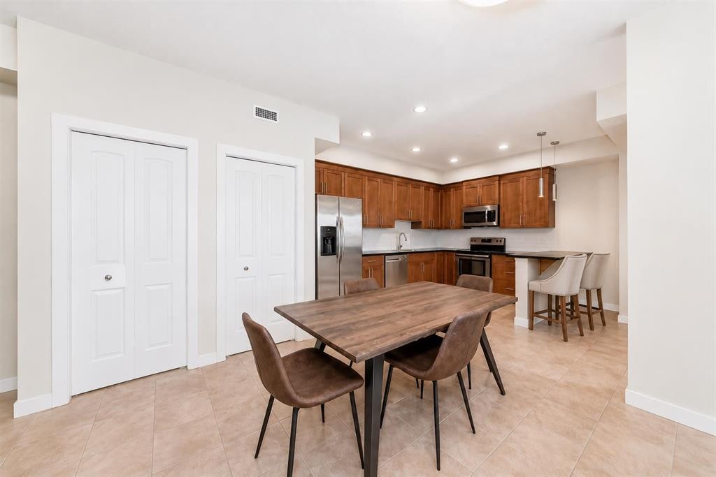 210-1005A Westmount Drive, Strathmore, AB - Indoor