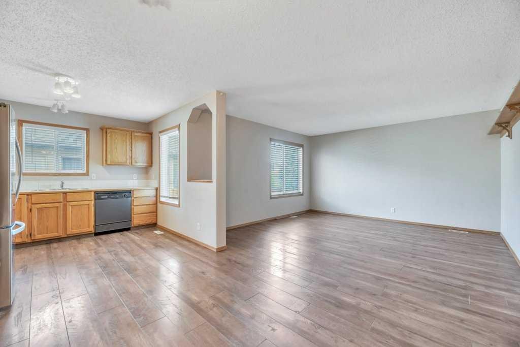 312 Strathaven Drive, Strathmore, AB - Indoor Photo Showing Kitchen