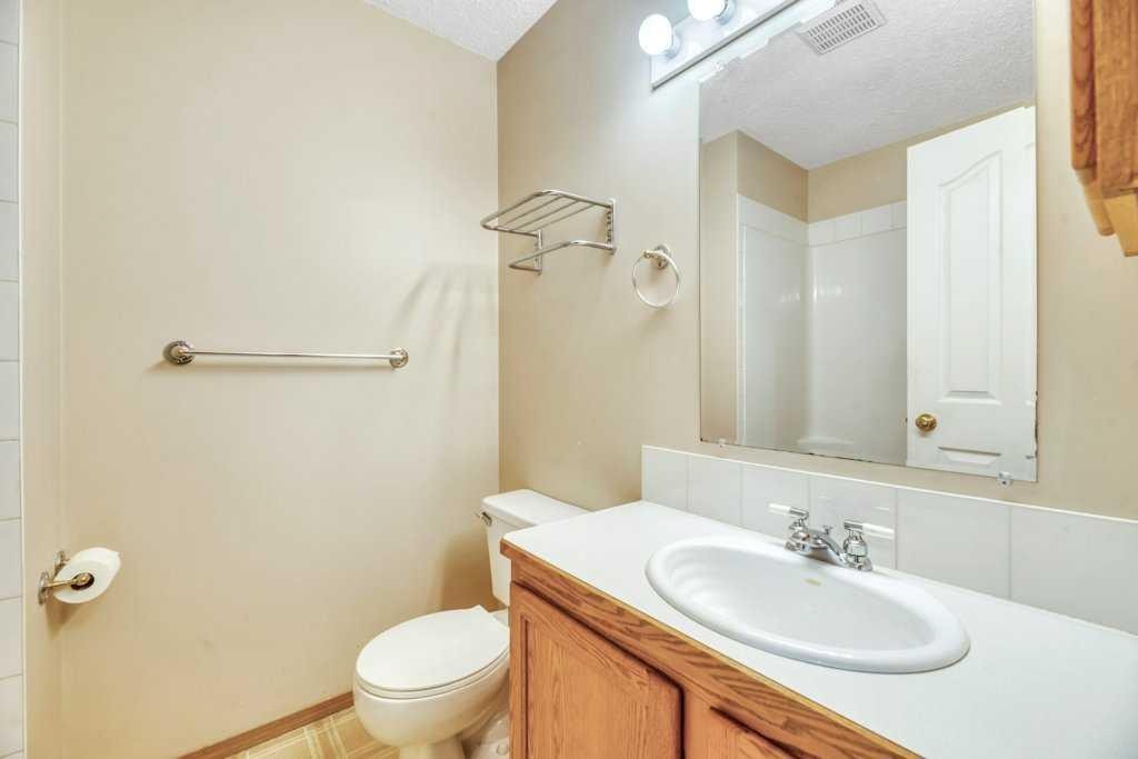 312 Strathaven Drive, Strathmore, AB - Indoor Photo Showing Bathroom