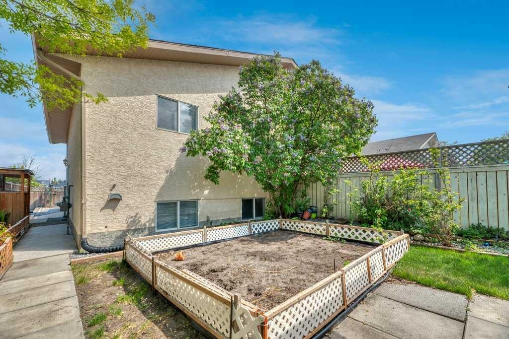 312 Strathaven Drive, Strathmore, AB - Outdoor With Exterior