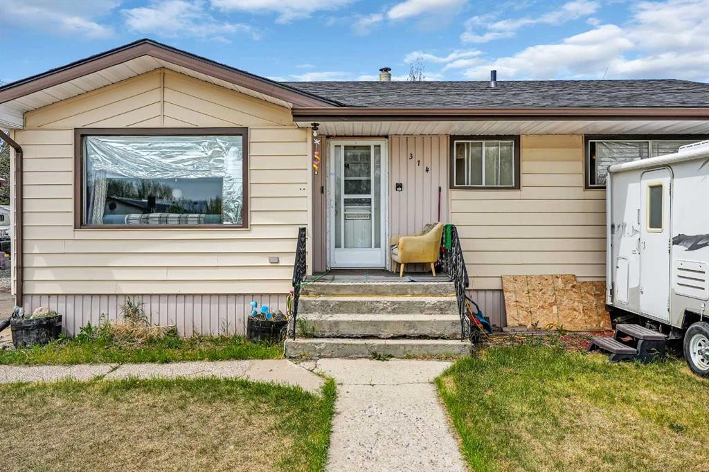 314 Bruce Avenue, Carbon, AB - Outdoor