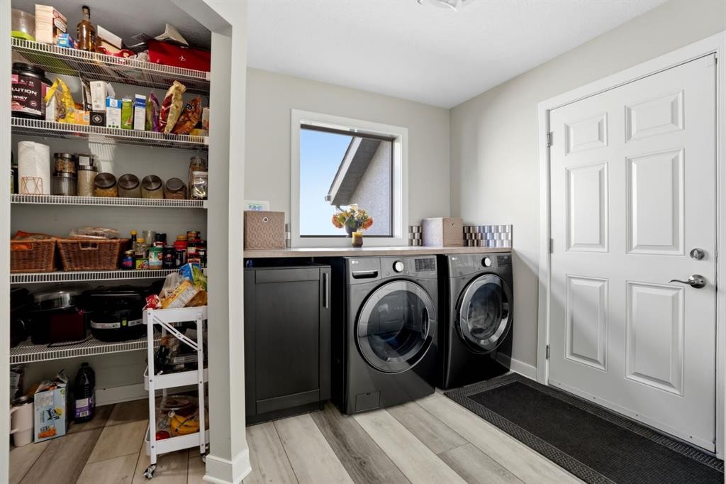 105 Cranridge Heights Se, Calgary, AB - Indoor Photo Showing Laundry Room