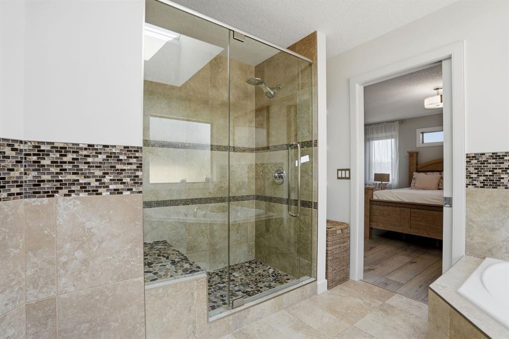 105 Cranridge Heights Se, Calgary, AB - Indoor Photo Showing Bathroom