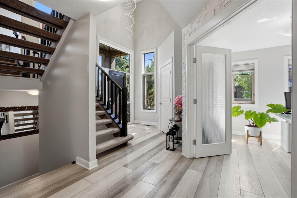 105 Cranridge Heights Se, Calgary, AB - Indoor Photo Showing Other Room