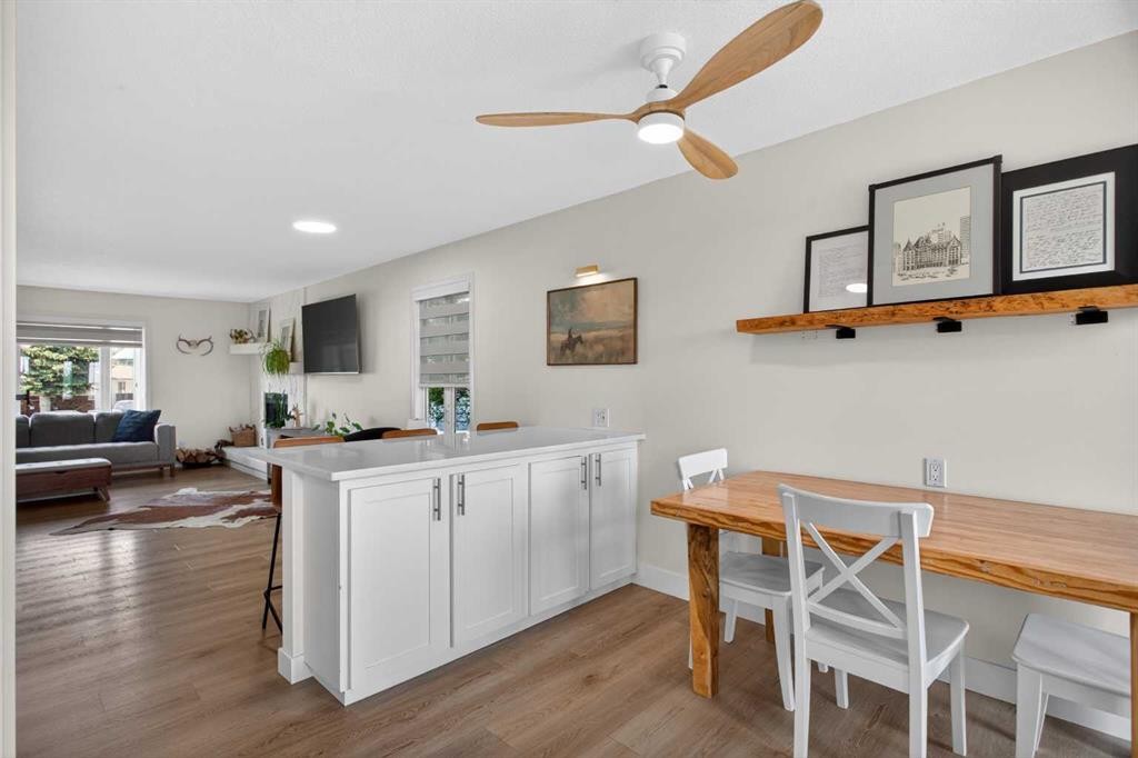 48 Shawcliffe Place, Calgary, AB - Indoor Photo Showing Dining Room