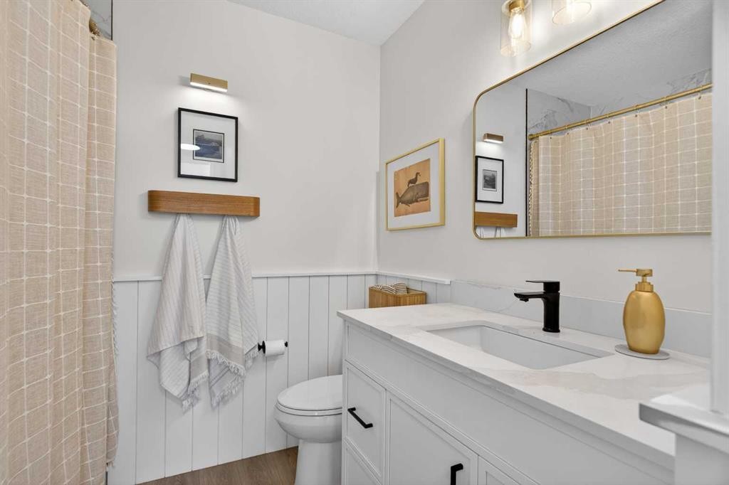 48 Shawcliffe Place, Calgary, AB - Indoor Photo Showing Bathroom