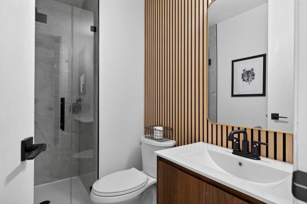 48 Shawcliffe Place, Calgary, AB - Indoor Photo Showing Bathroom