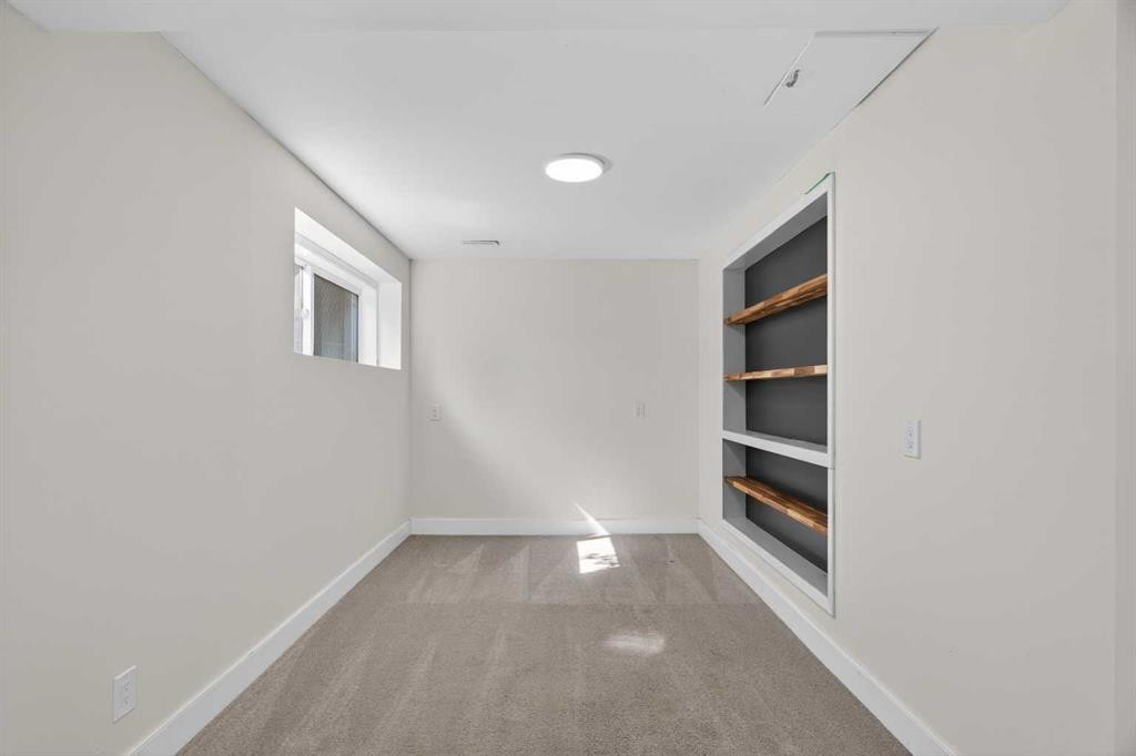 48 Shawcliffe Place, Calgary, AB - Indoor Photo Showing Other Room