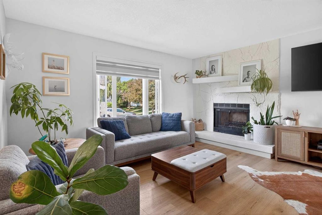 48 Shawcliffe Place, Calgary, AB - Indoor Photo Showing Living Room With Fireplace
