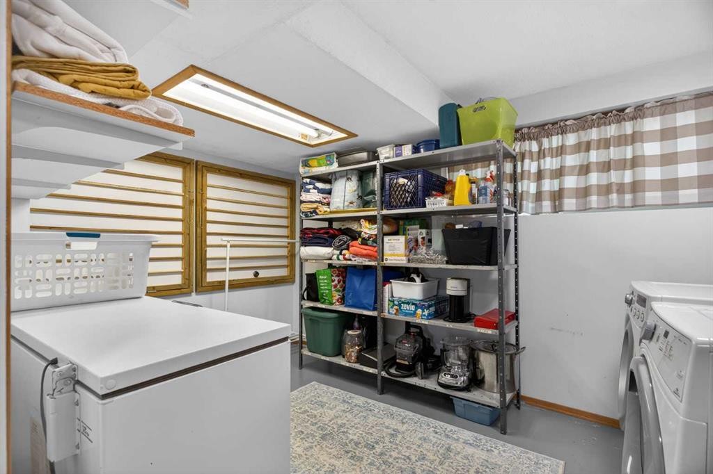 48 Shawcliffe Place, Calgary, AB - Indoor Photo Showing Laundry Room