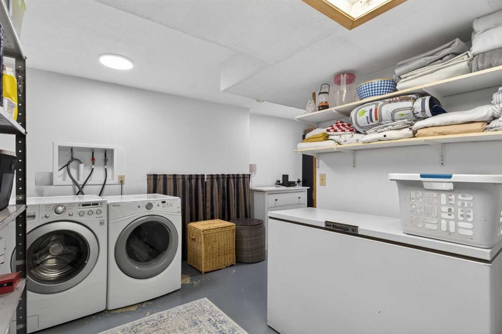 48 Shawcliffe Place, Calgary, AB - Indoor Photo Showing Laundry Room
