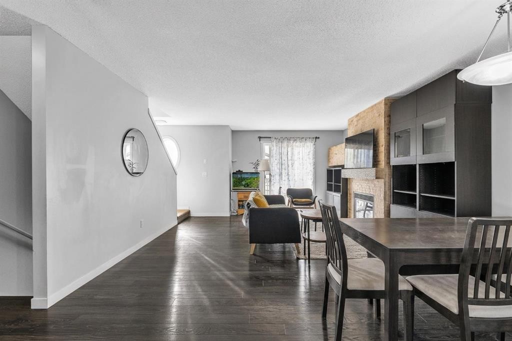 425 Copperpond Landing Se, Calgary, AB - Indoor Photo Showing Dining Room