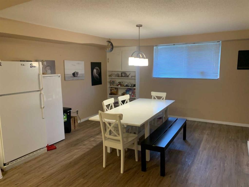 622 54 Avenue Sw, Calgary, AB - Indoor Photo Showing Dining Room
