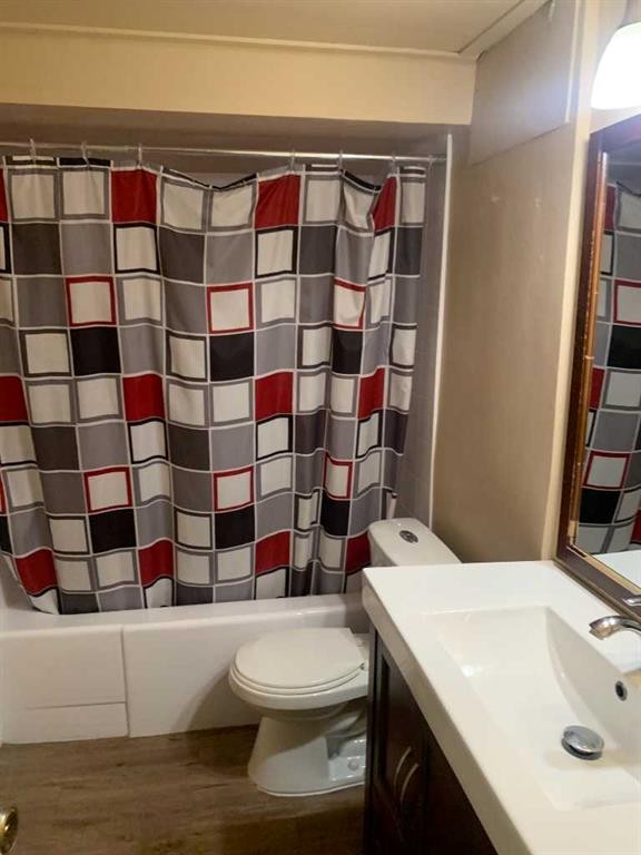 622 54 Avenue Sw, Calgary, AB - Indoor Photo Showing Bathroom