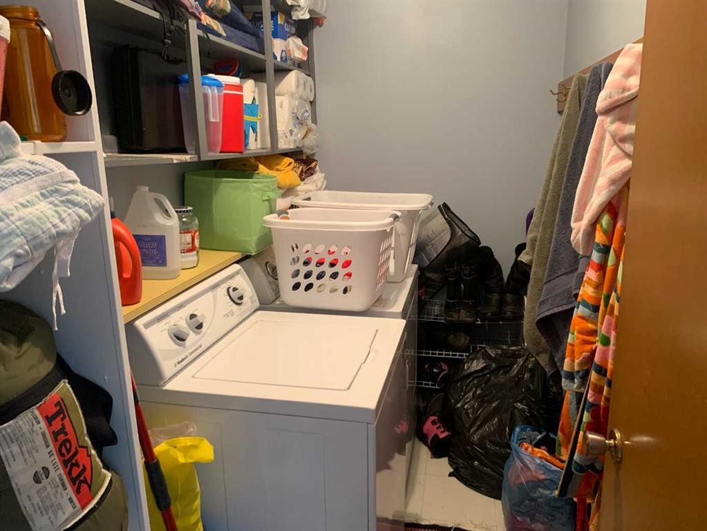 622 54 Avenue Sw, Calgary, AB - Indoor Photo Showing Laundry Room