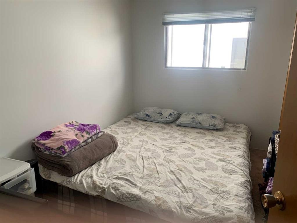 622 54 Avenue Sw, Calgary, AB - Indoor Photo Showing Bedroom