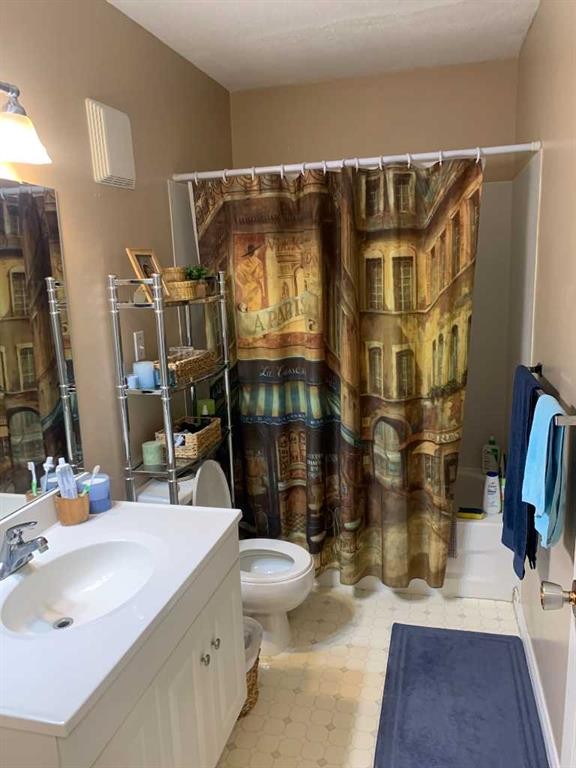 622 54 Avenue Sw, Calgary, AB - Indoor Photo Showing Bathroom