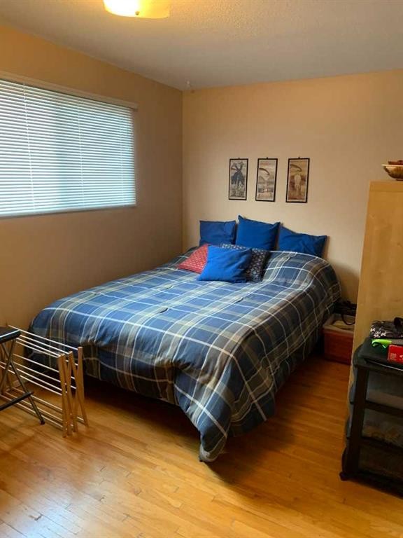 622 54 Avenue Sw, Calgary, AB - Indoor Photo Showing Bedroom