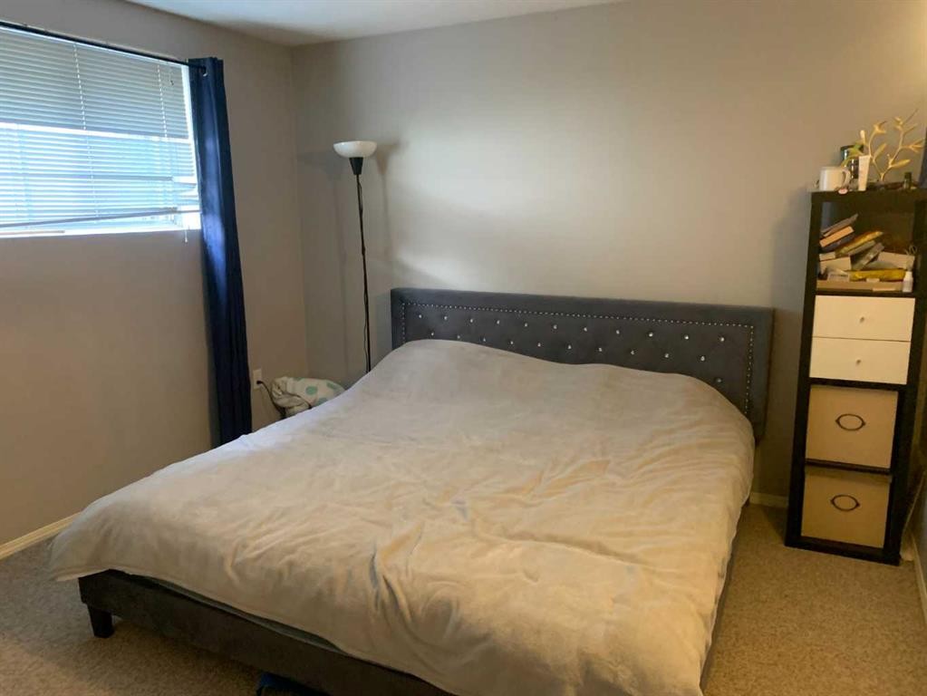 622 54 Avenue Sw, Calgary, AB - Indoor Photo Showing Bedroom