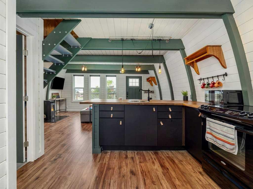 35 Mount Vista Drive, Hill Spring, AB - Indoor Photo Showing Kitchen