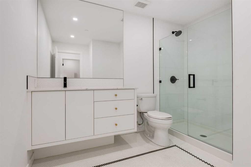 110-8505 Broadcast Avenue Sw, Calgary, AB - Indoor Photo Showing Bathroom