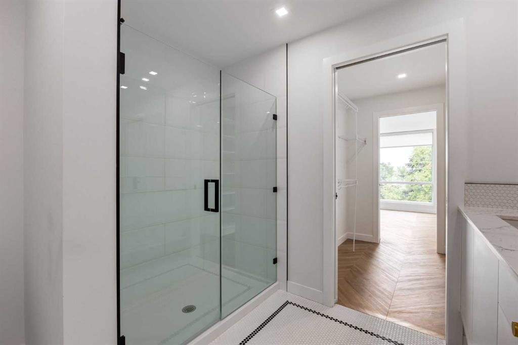 110-8505 Broadcast Avenue Sw, Calgary, AB - Indoor Photo Showing Bathroom