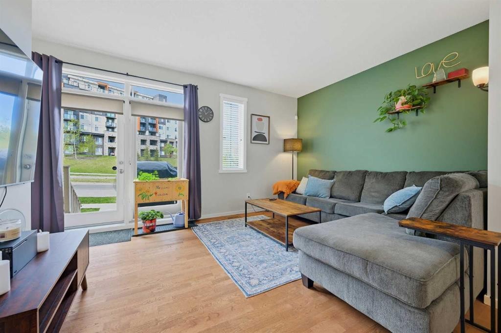 39 Kinlea Common Nw, Calgary, AB - Indoor Photo Showing Living Room
