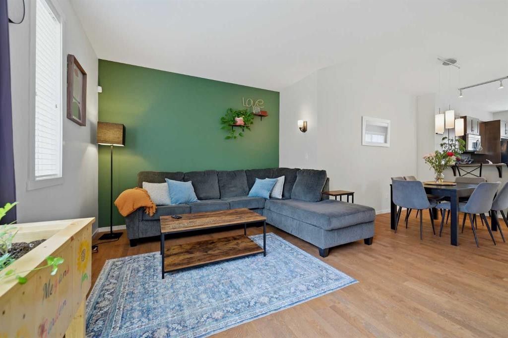 39 Kinlea Common Nw, Calgary, AB - Indoor Photo Showing Living Room
