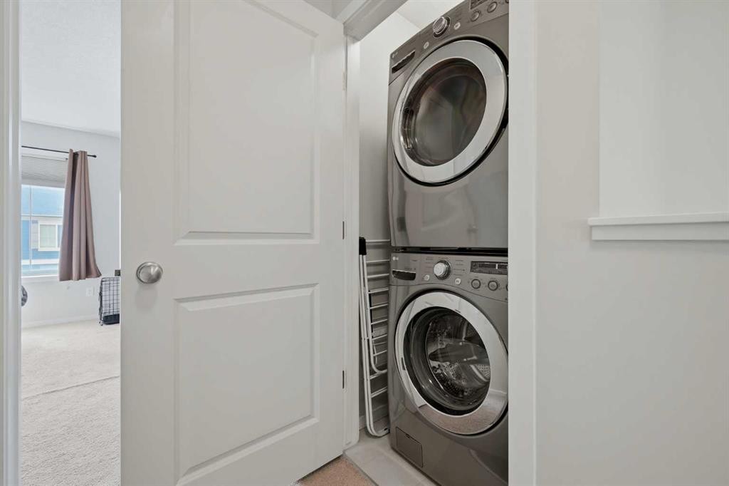 39 Kinlea Common Nw, Calgary, AB - Indoor Photo Showing Laundry Room