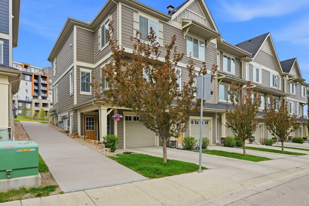 39 Kinlea Common Nw, Calgary, AB - Outdoor With Facade